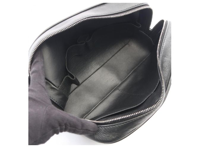 Clutch Louis Vuitton Monogram Shadow Nero - vista 3
