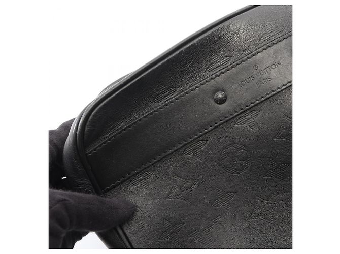 Clutch Louis Vuitton Monogram Shadow Nero - vista 7