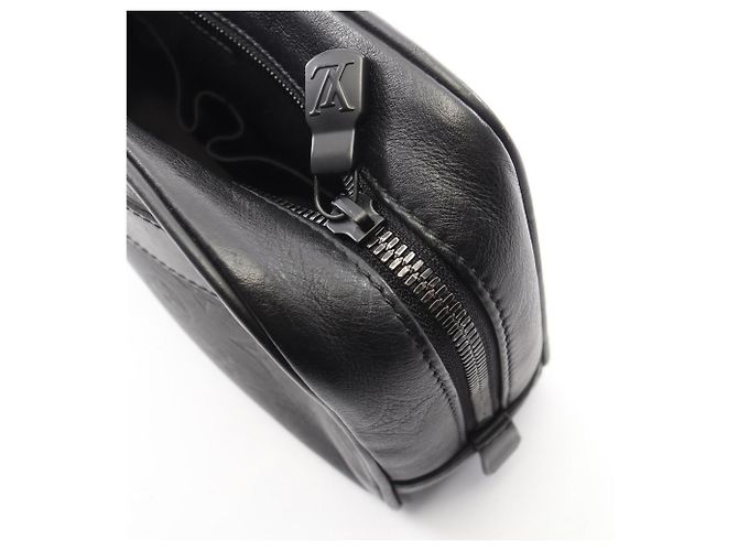 Clutch Louis Vuitton Monogram Shadow Nero - vista 8