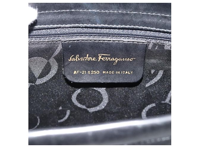 Salvatore Ferragamo Vala Shoulder Bag Leather Black Gold Auth ka5045 Golden - view 12