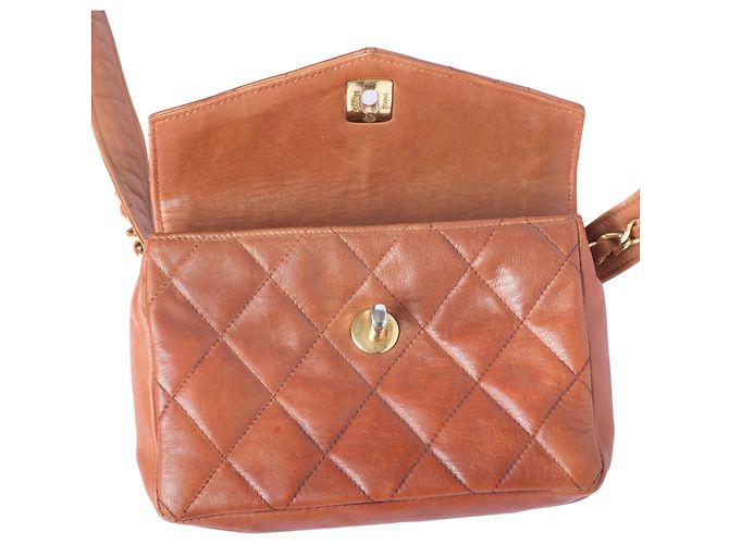 Marsupio in agnello con logo CC Chanel Camel Cammello - vista 6