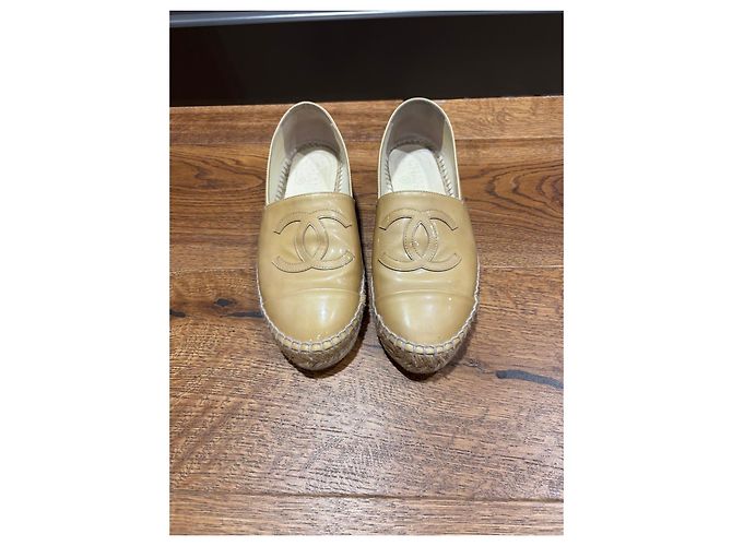 Chanel Espadrilles CC in Vernice - Beige - vista 2