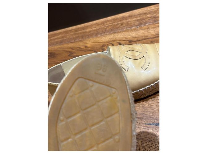 Chanel Espadrilles CC in Vernice - Beige - vista 4