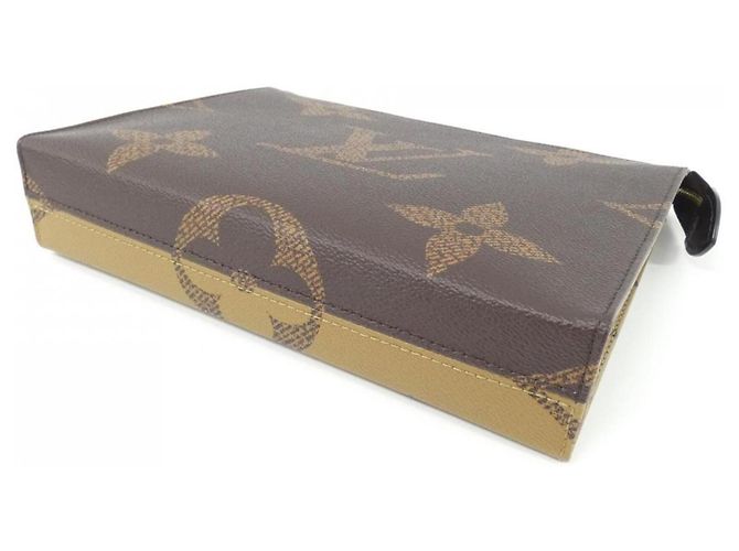Louis Vuitton Monogram Reverse Trio Pochette Toilette Marrone - vista 3