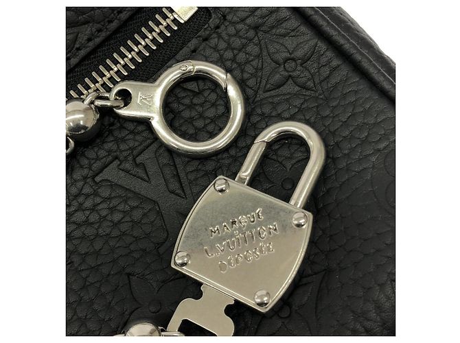 Borsa a tracolla Louis Vuitton Taurillon Monogram Mini Soft Trunk Nero - vista 6