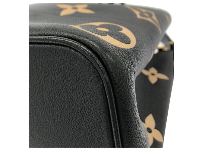 Néonoé Borsa a Spalla Louis Vuitton Bicolor Monogram Empreinte Neo Noe MM Nero Beige - vista 3