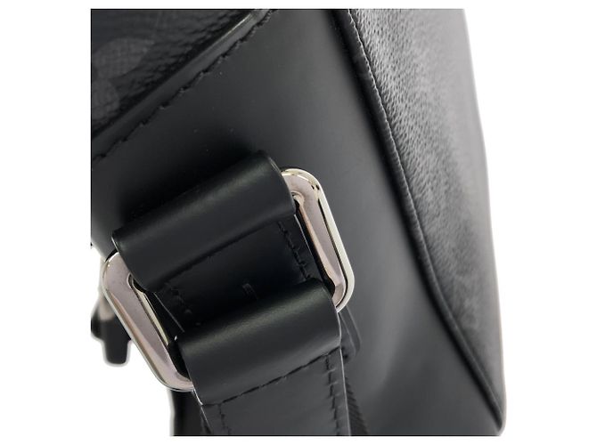 Borsa a tracolla Louis Vuitton Monogram Eclipse Messenger Voyage PM Nero - vista 4