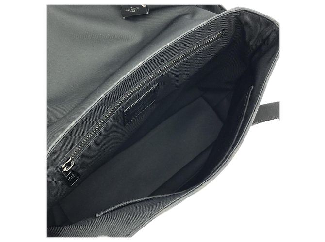 Borsa a tracolla Louis Vuitton Monogram Eclipse Messenger Voyage PM Nero - vista 7