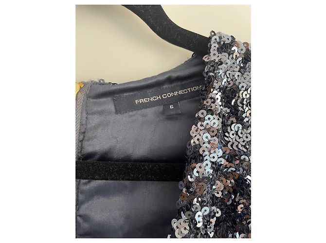 French Connection Pailletten-Minikleid mit V-Ausschnitt Schwarz Silber Hardware - Ansicht 2