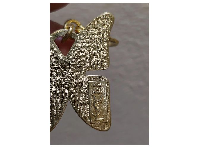 Yves Saint Laurent Pendente a farfalla in metallo dorato e smalto viola D'oro Porpora - vista 11