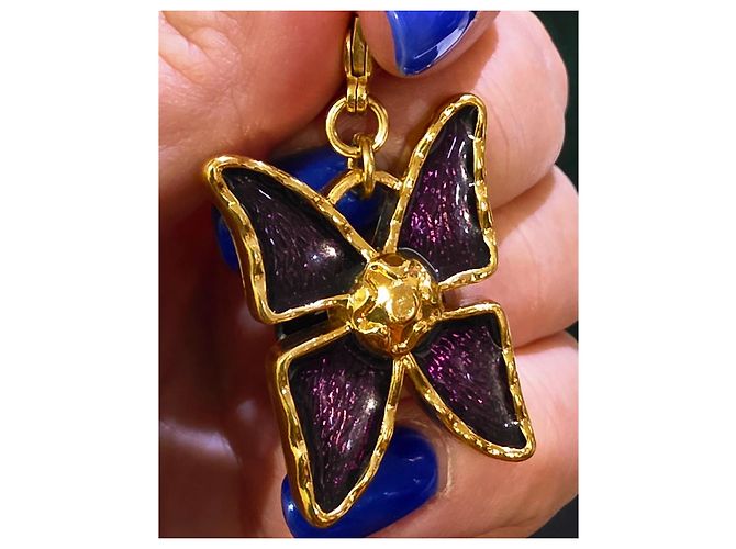 Yves Saint Laurent Pendente a farfalla in metallo dorato e smalto viola D'oro Porpora - vista 4