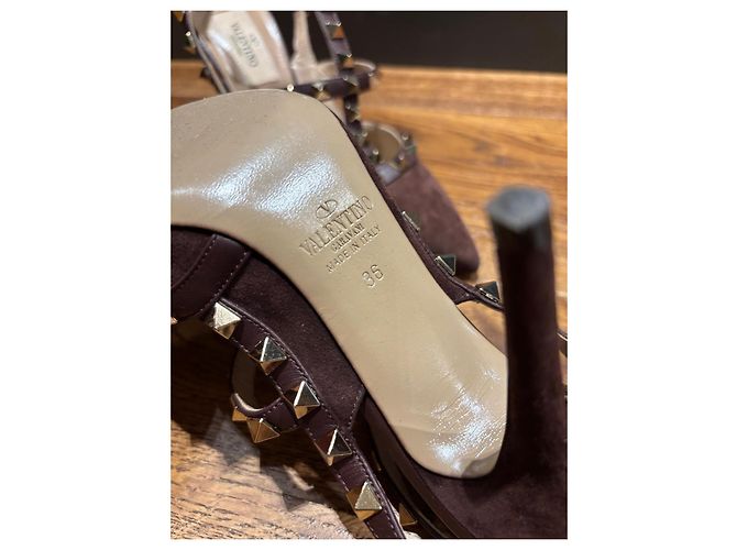Décolleté Valentino Garavani Rockstud in scamosciato marrone - vista 3