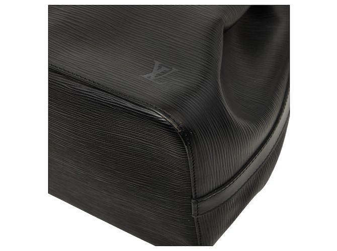 Noe Borsa a tracolla Louis Vuitton Epi Petit Noé Nero - vista 4