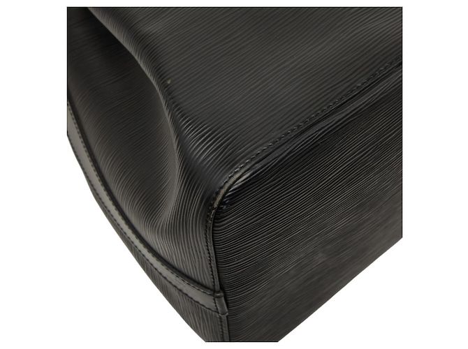 Noe Borsa a tracolla Louis Vuitton Epi Petit Noé Nero - vista 5