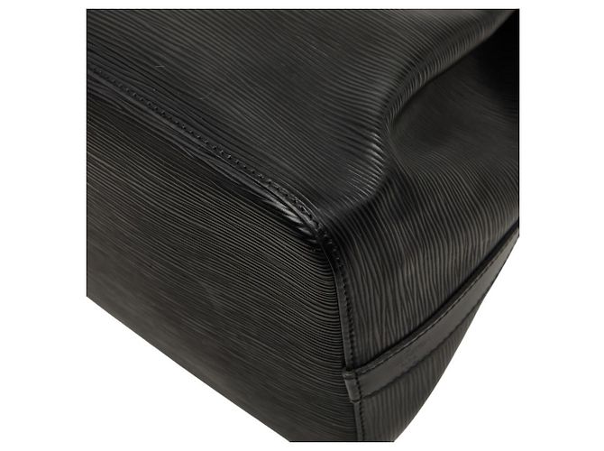 Noe Borsa a tracolla Louis Vuitton Epi Petit Noé Nero - vista 6
