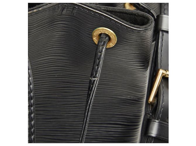 Noe Borsa a tracolla Louis Vuitton Epi Petit Noé Nero - vista 8