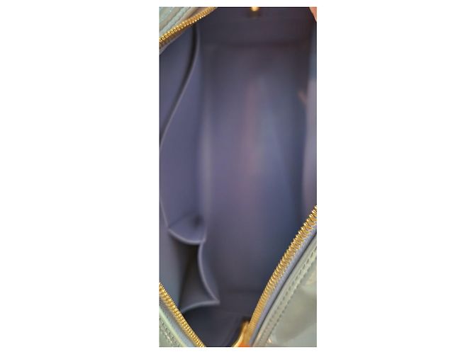 Louis Vuitton Alma PM Monogram Vernis Blu chiaro - vista 3