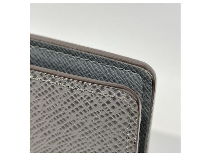 Louis Vuitton Taiga Portefeuille Brazza Long Wallet - vista 9