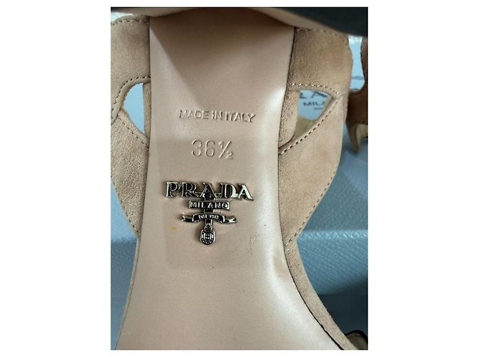 Prada Veloursleder Sandalen mit Blockabsatz - Beige/Schwarz 36.5 - Ansicht 10