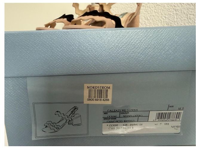 Prada Veloursleder Sandalen mit Blockabsatz - Beige/Schwarz 36.5 - Ansicht 13