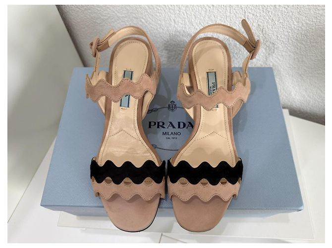 Prada Veloursleder Sandalen mit Blockabsatz - Beige/Schwarz 36.5 - Ansicht 3