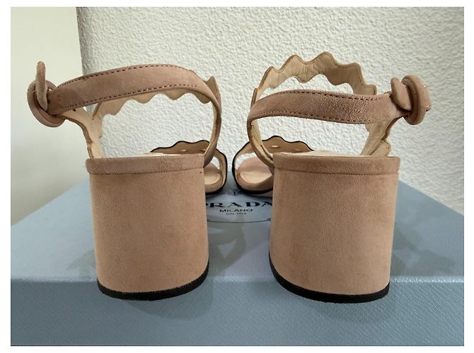 Prada Veloursleder Sandalen mit Blockabsatz - Beige/Schwarz 36.5 - Ansicht 7