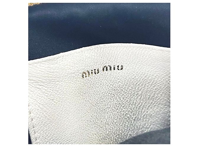 Miu Miu Matelassé Smartphone Schultertasche mit Kunstperlenkette Roh - Ansicht 8