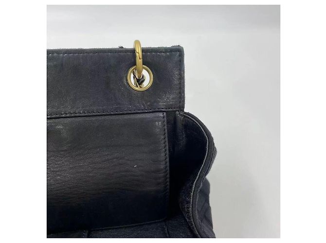 Bolsa de mão Chanel em tecido preto acolchoado com corrente dourada - vista 13