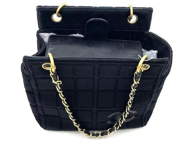 Bolsa de mão Chanel em tecido preto acolchoado com corrente dourada - vista 5