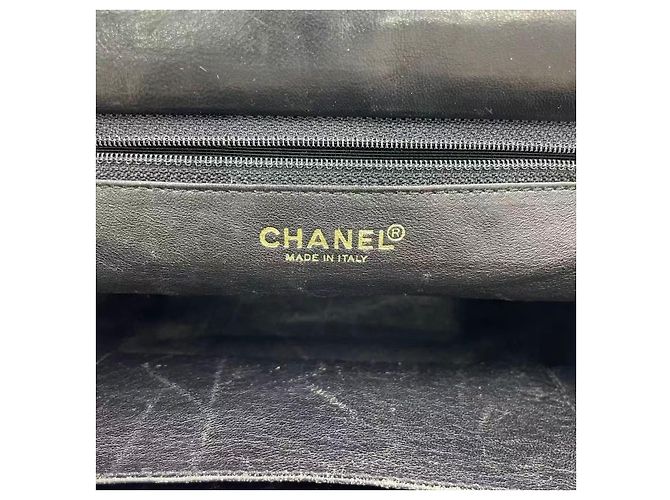 Bolsa de mão Chanel em tecido preto acolchoado com corrente dourada - vista 7
