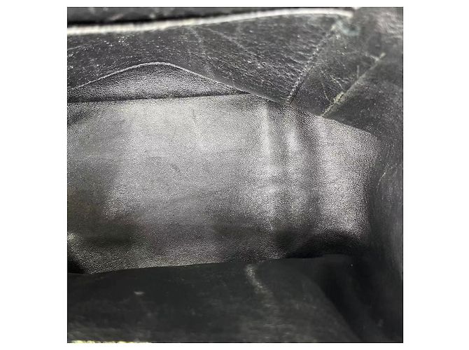 Bolsa de mão Chanel em tecido preto acolchoado com corrente dourada - vista 8