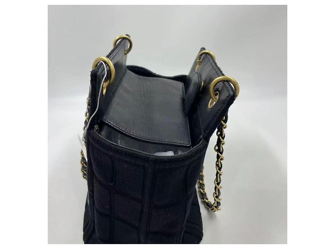Bolsa de mão Chanel em tecido preto acolchoado com corrente dourada - vista 9