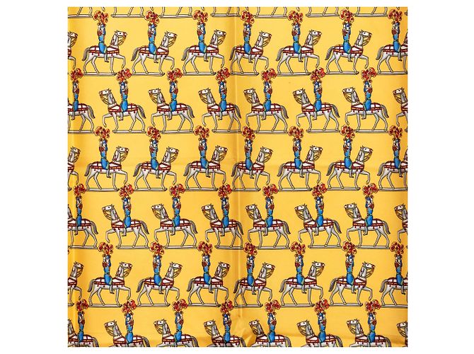 Sciarpa in seta Hermès Yellow Les Artificiers 90 Giallo - vista 2