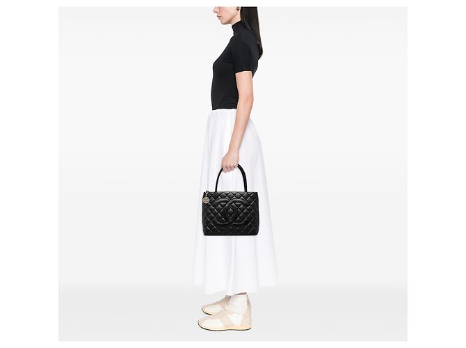 Tote Chanel Black Caviar Medallion Nero - vista 6