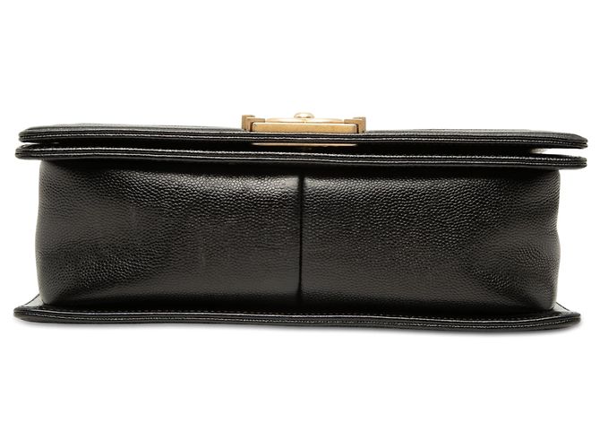 Le Boy Chanel Black Old Medium Chevron Caviar Boy Flap Preto - vista 3
