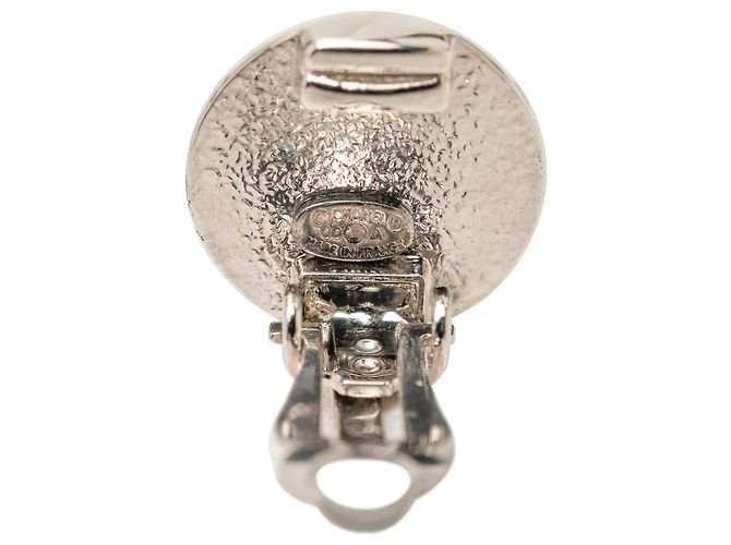 Chanel Silberne CC Messing Rund Clip-On Ohrringe - Ansicht 3