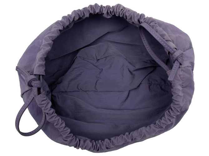 Bolsa Shell em couro de bezerro Small da Bottega Veneta, roxo - vista 5