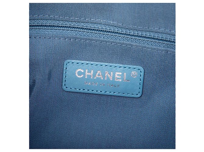 Borsa Chanel Blue Medium Gabrielle Hobo in agnello e vitello trapuntato iridescente Blu chiaro - vista 5
