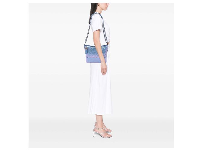 Borsa Chanel Blue Medium Gabrielle Hobo in agnello e vitello trapuntato iridescente Blu chiaro - vista 6