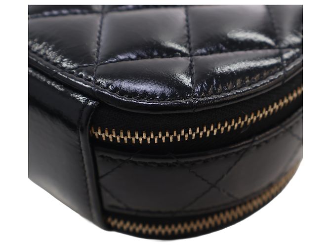 Vanity Beauty case rotondo Chanel Black Quilted Glazed Lambskin Handle With Care con catena Nero - vista 10