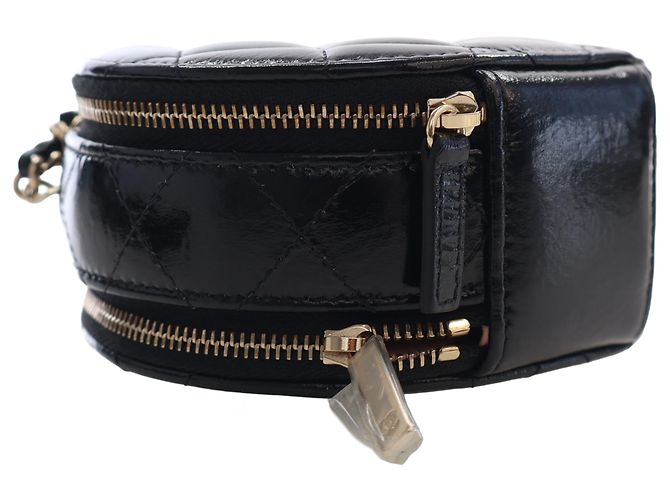Vanity Beauty case rotondo Chanel Black Quilted Glazed Lambskin Handle With Care con catena Nero - vista 13