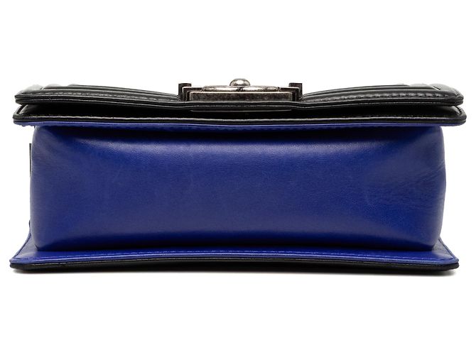 Chanel Blu Piccolo Boy Flap Bicolore in Pelle di Agnello - vista 3
