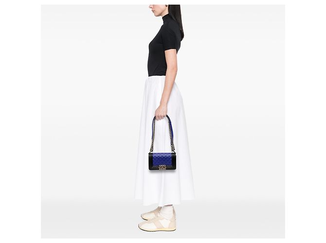 Chanel Blu Piccolo Boy Flap Bicolore in Pelle di Agnello - vista 7