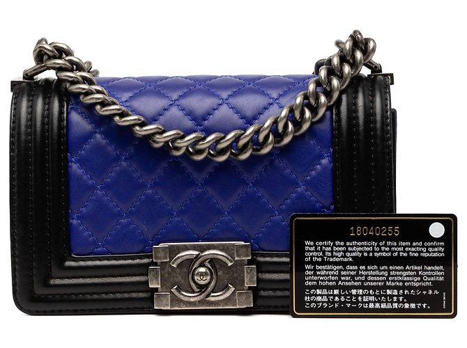 Chanel Blu Piccolo Boy Flap Bicolore in Pelle di Agnello - vista 8