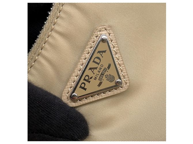 Borsa a tracolla Prada Re-Edition 2005 Re-Nylon Beige - vista 9