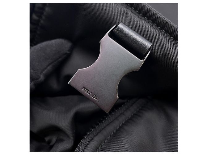 Borsa a tracolla in nylon nero e pelle Prada - vista 11