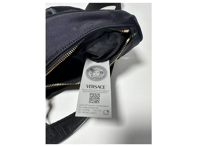 Borsa Hobo Versace Medusa Nera in Tessuto Tecnico Nero - vista 11
