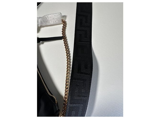 Borsa Hobo Versace Medusa Nera in Tessuto Tecnico Nero - vista 8