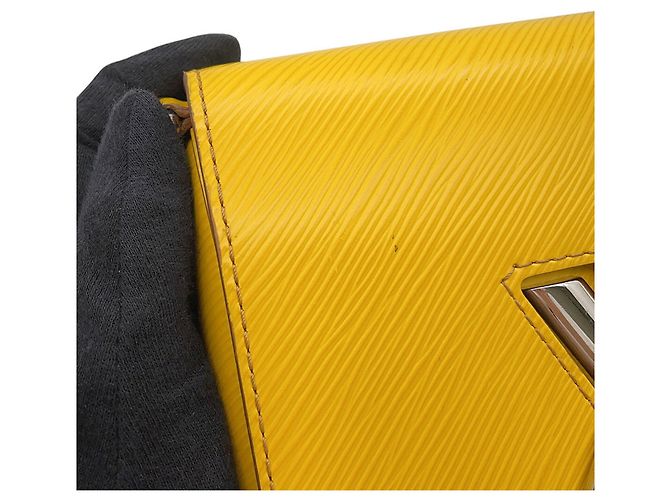 Twist Borsa a tracolla con catena in pelle Epi Louis Vuitton Giallo - vista 9