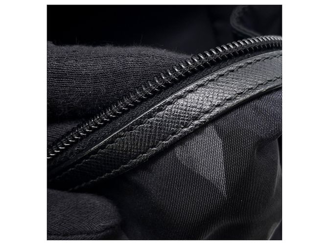 Pochette a mano in nylon nero e pelle Prada - vista 5